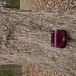 NINE WEST! Elegant Burgundy Crocodile-Embossed Faux Leather Bag. NWOT.